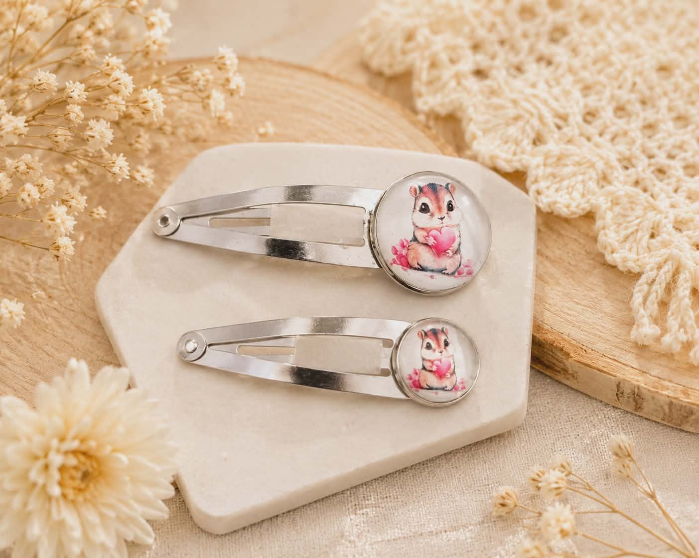 2 barrettes